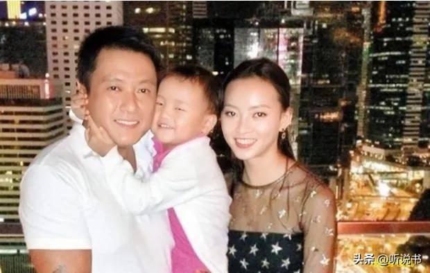 整容成瘾整到面目全非越来越像芭比娃娃J9真人游戏第一品牌香港知名男星前妻(图7) 整容成瘾整到面目全非越来越像芭比娃娃J9真人游戏第一品牌香港知名男星前妻(图7)